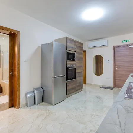 Lägenhet Lovely 3br With Private Terrace In By 360 Estates Sliema