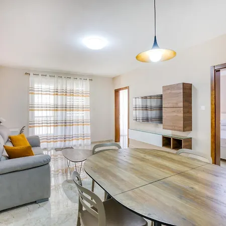 Lovely 3br With Private Terrace In By 360 Estates Σλιέμα