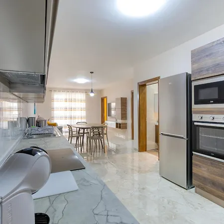 شقة Lovely 3br With Private Terrace In By 360 Estates